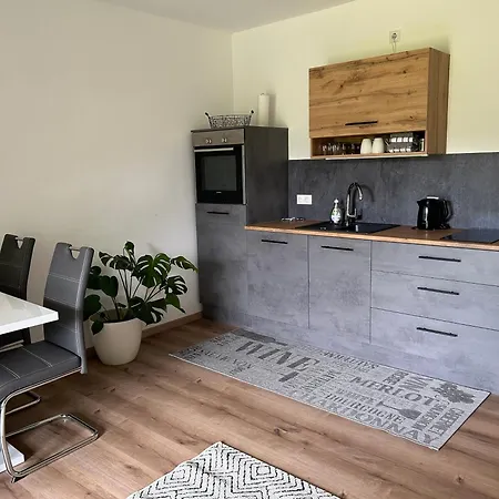 Ruhige Ferienwohnung Mit Terrasse Fuer 2 Personen Vohenstrauss Exterior photo