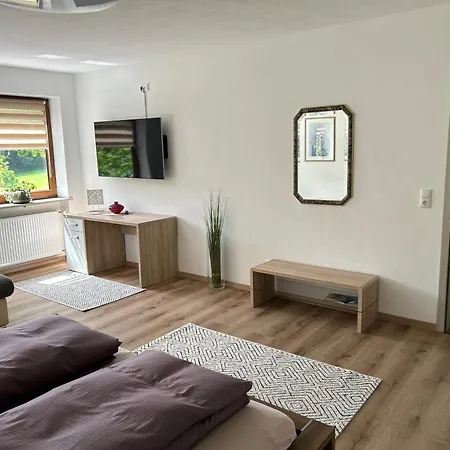 Ruhige Ferienwohnung Mit Terrasse Fuer 2 Personen Vohenstrauss Exterior photo