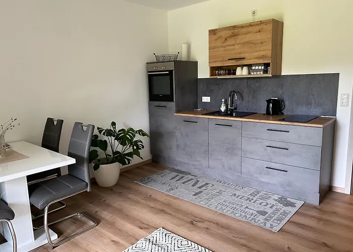 Ruhige Ferienwohnung Mit Terrasse Fuer 2 Personen