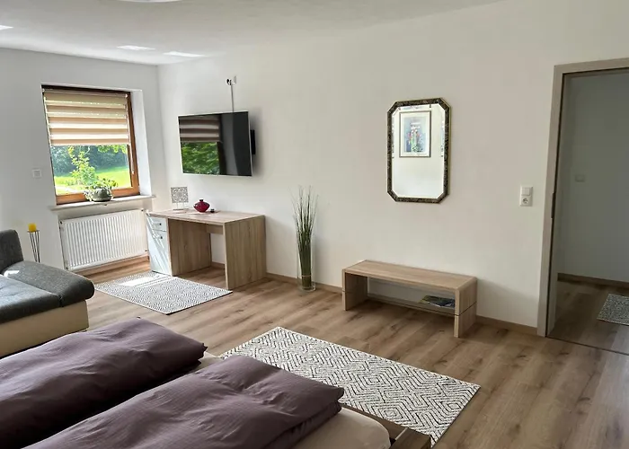 Ruhige Ferienwohnung Mit Terrasse Fuer 2 Personen