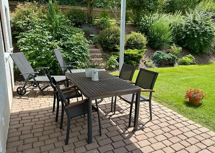 Ruhige Ferienwohnung Mit Terrasse Fuer 2 Personen