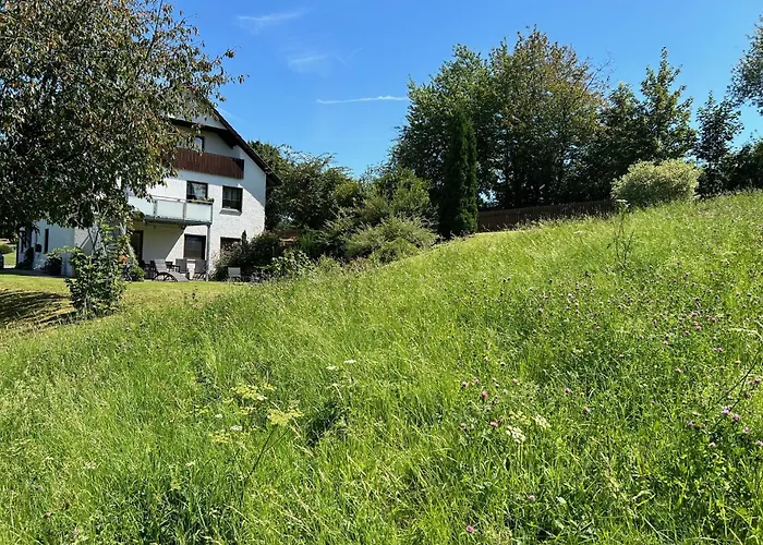 Ruhige Ferienwohnung Mit Terrasse Fuer 2 Personen