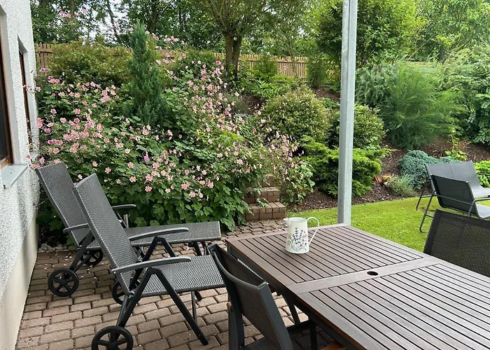 Ruhige Ferienwohnung Mit Terrasse Fuer 2 Personen