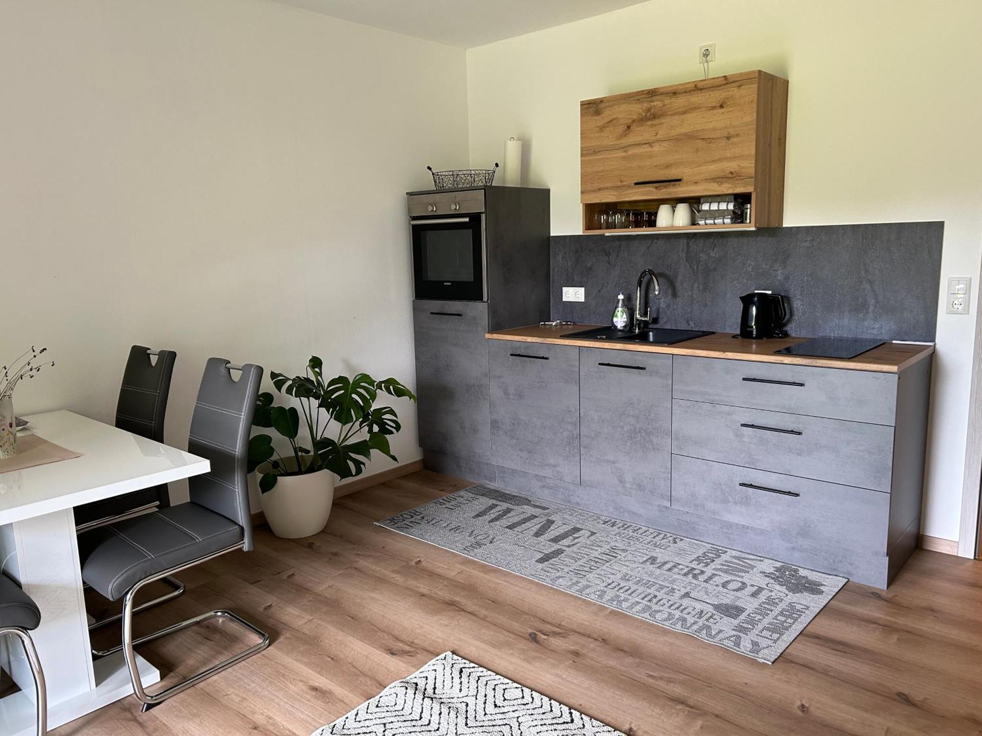 Ruhige Ferienwohnung Mit Terrasse Fuer 2 Personen Vohenstrauss