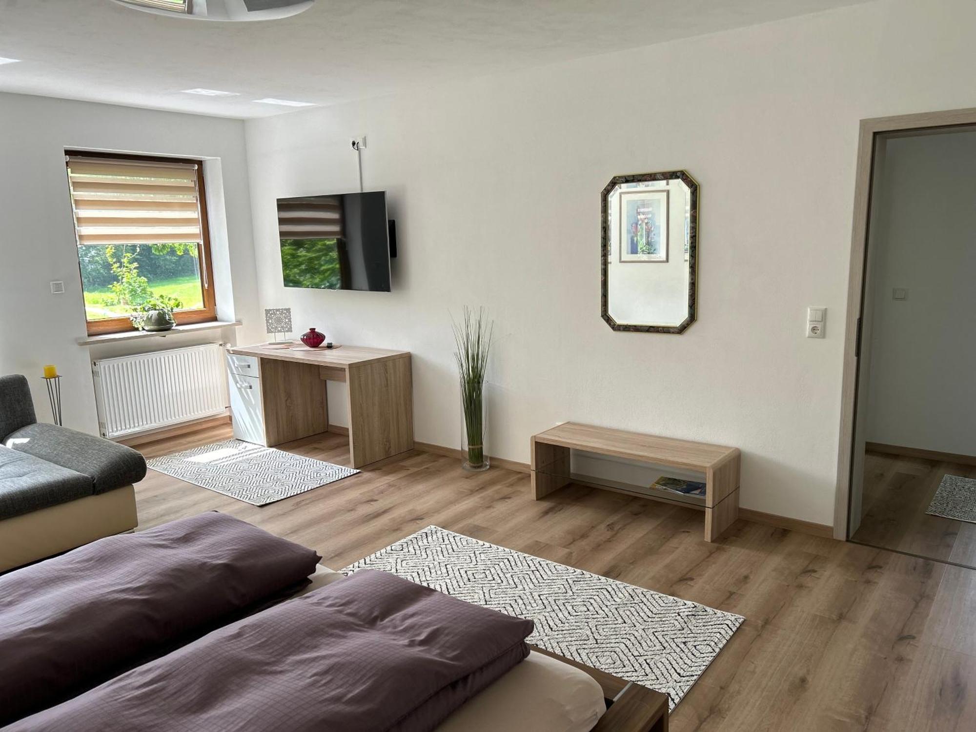 Ruhige Ferienwohnung Mit Terrasse Fuer 2 Personen Vohenstrauss