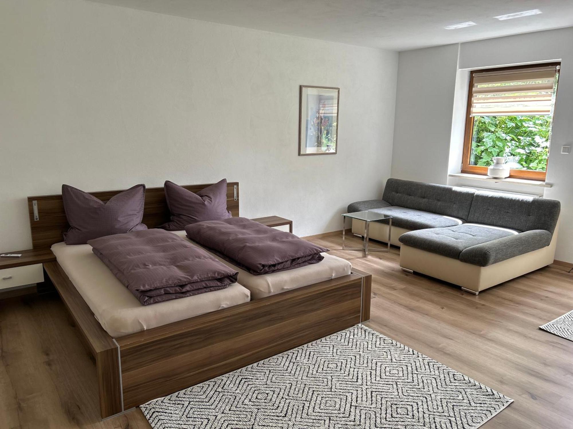 Ruhige Ferienwohnung Mit Terrasse Fuer 2 Personen Apartment *
