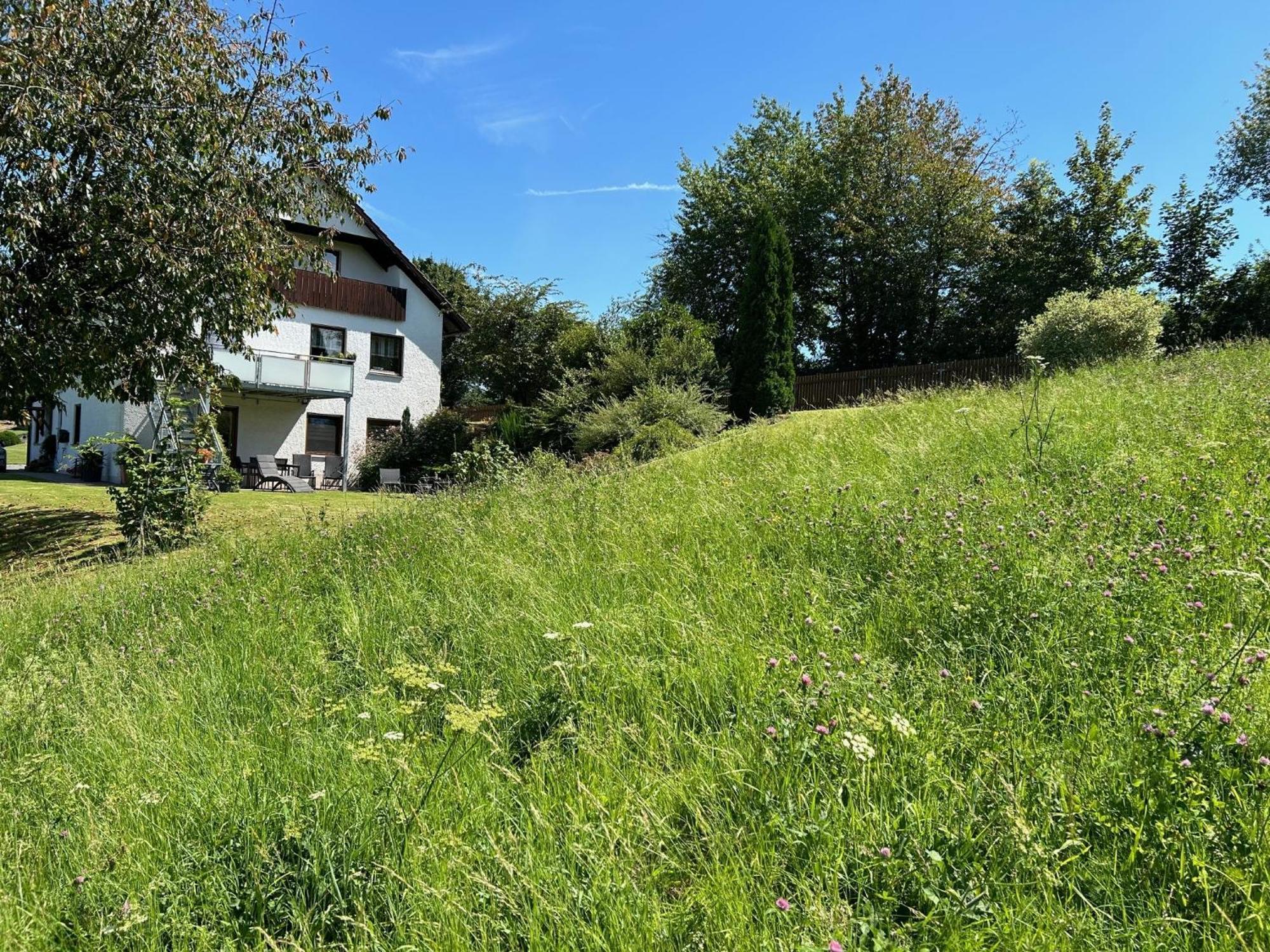 Ruhige Ferienwohnung Mit Terrasse Fuer 2 Personen Apartment *